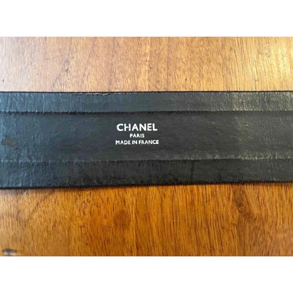 (28-29.5) Vintage CHANEL belt - Picture 3 of 3